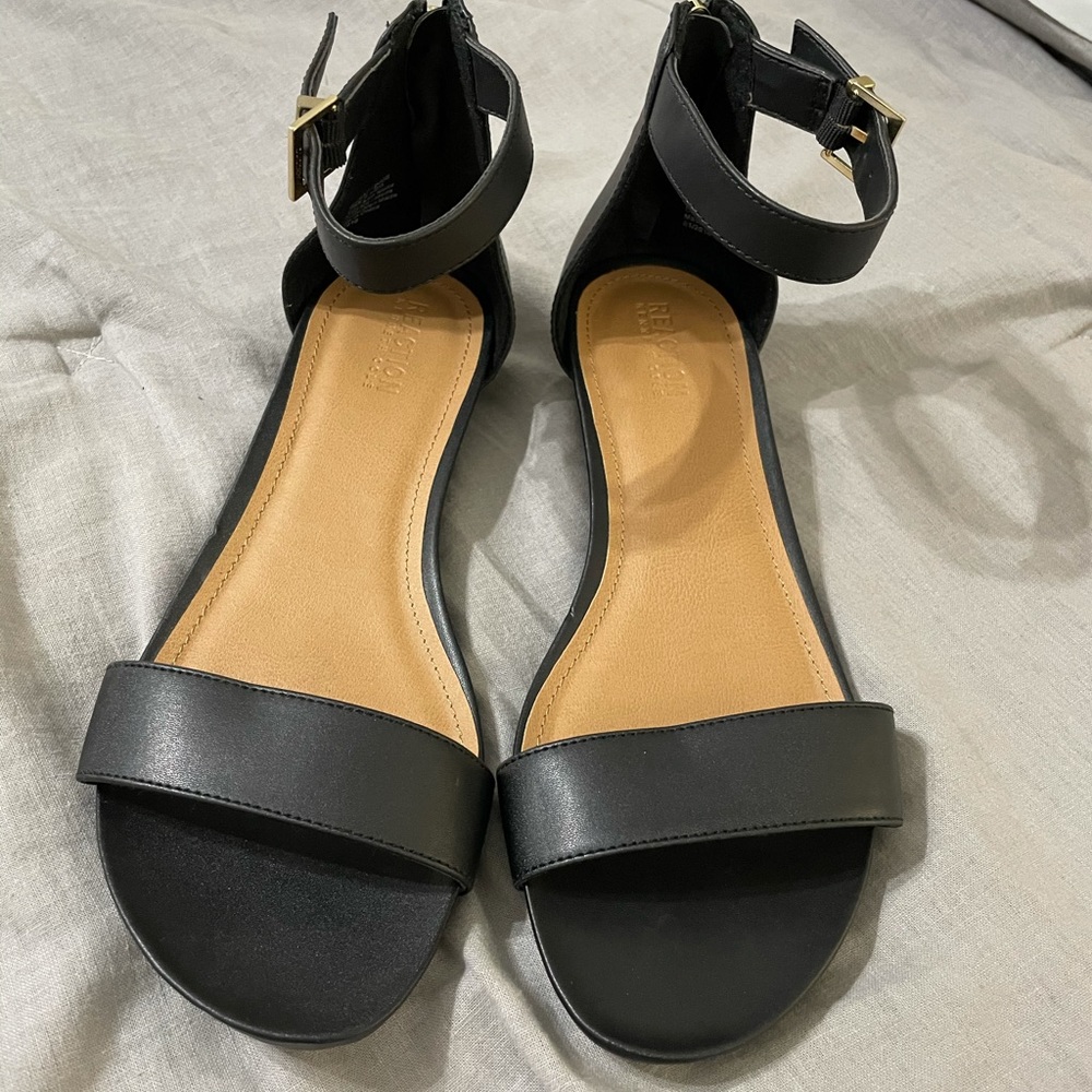 Kenneth Cole black flat sandals